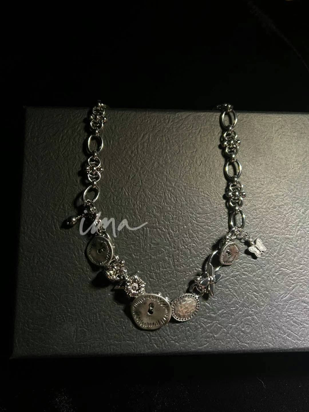 button choker