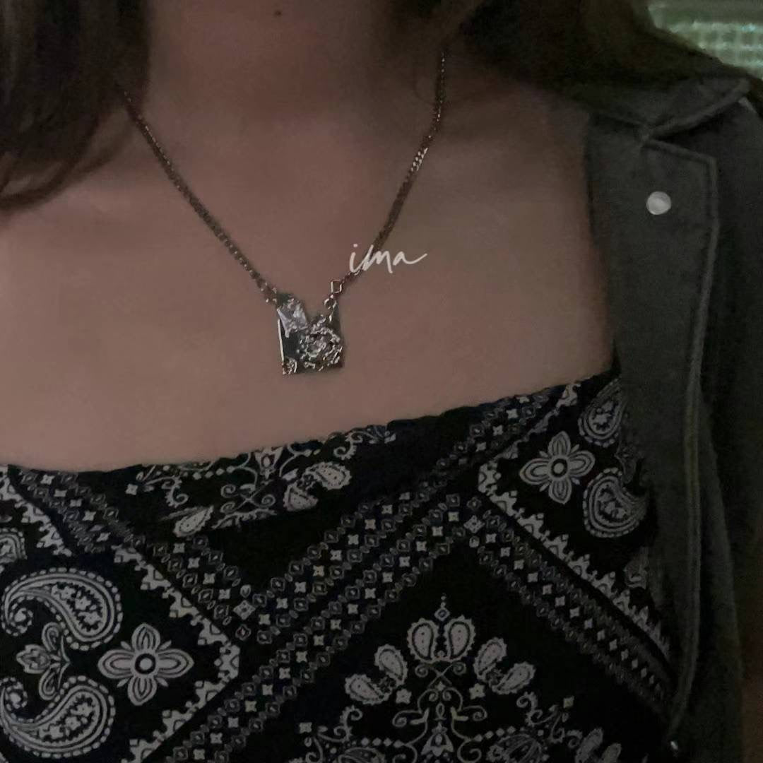 Rose zircon necklace