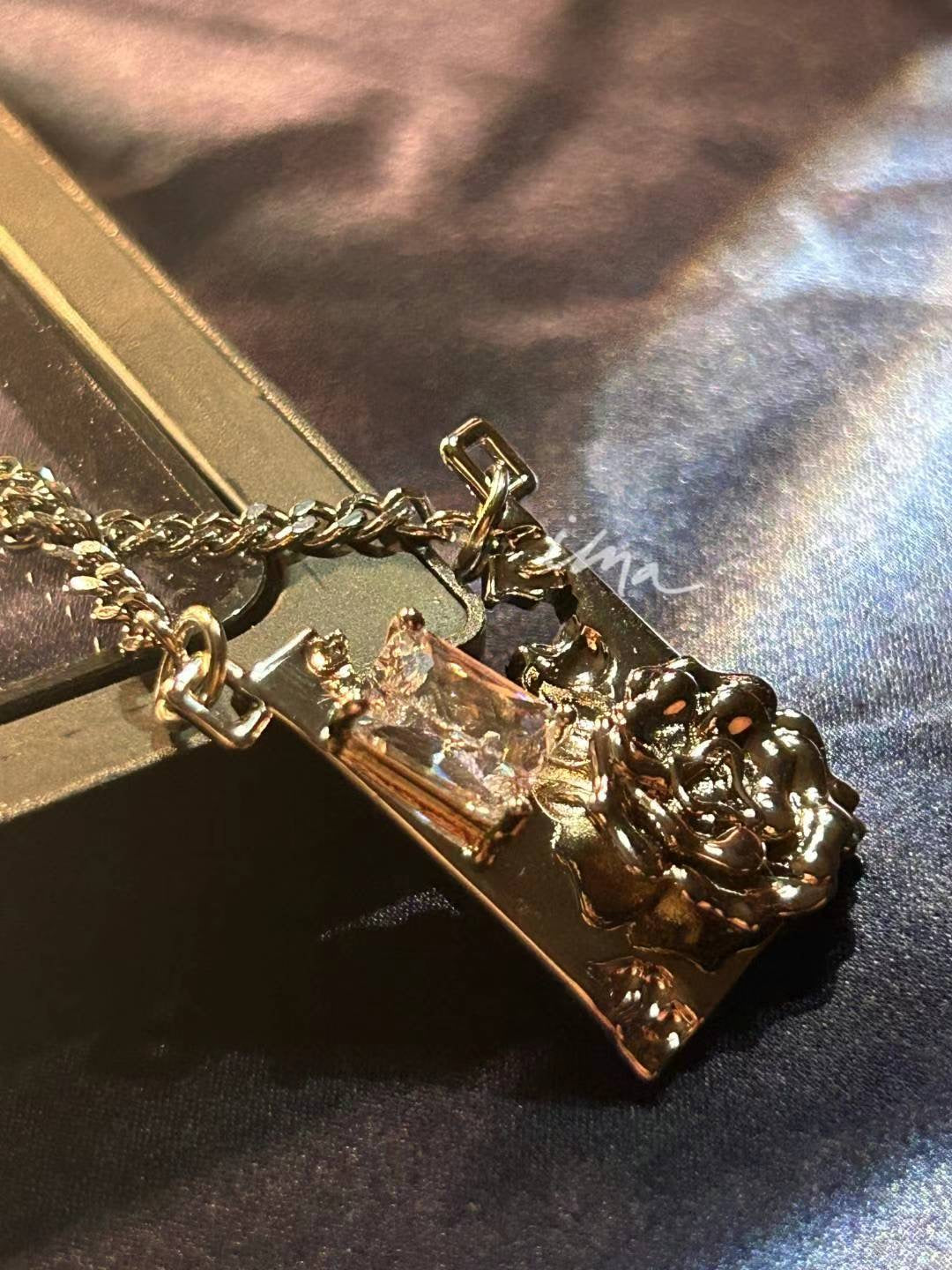 Rose zircon necklace