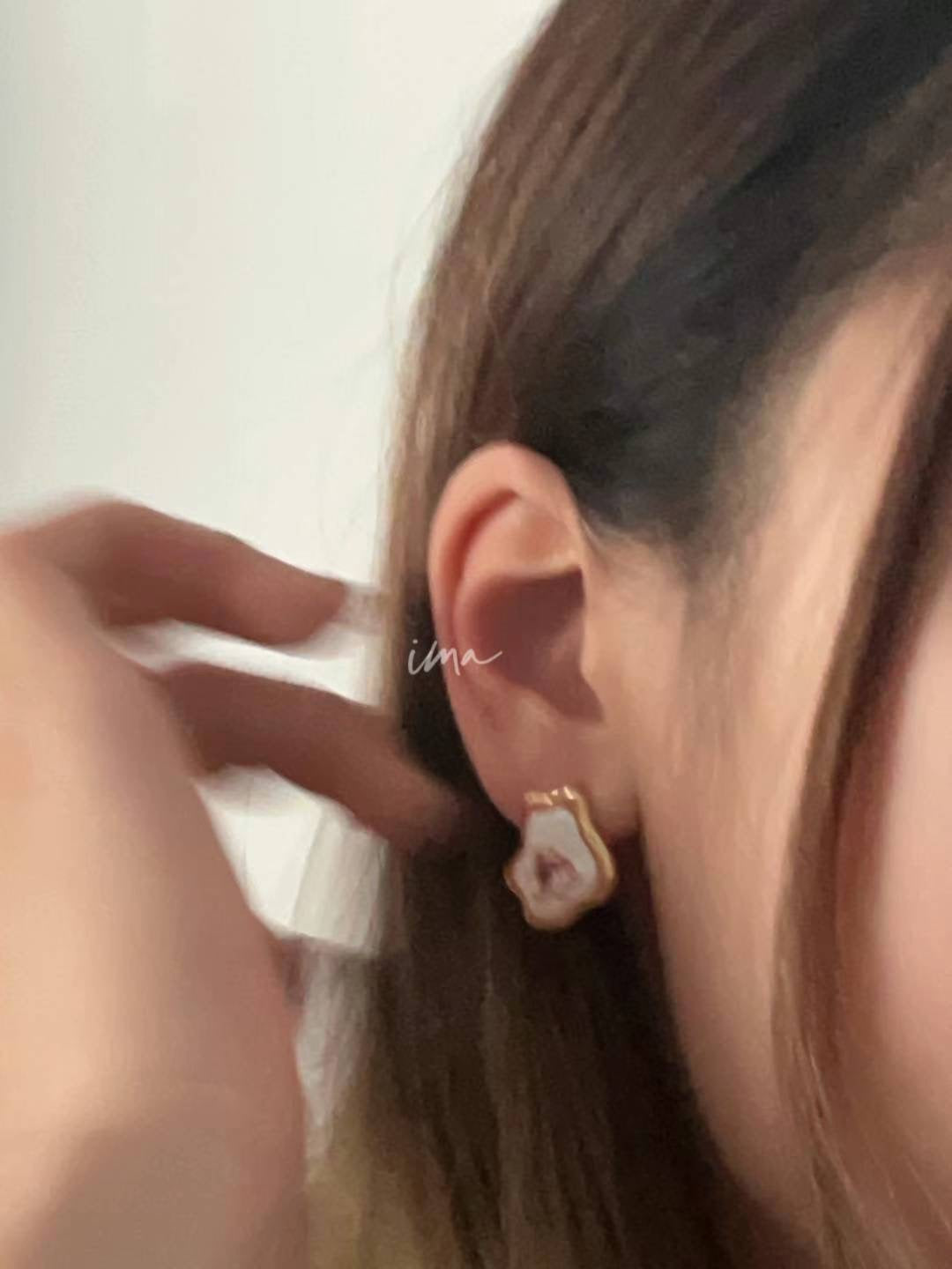 White drop glaze irregular zircon earrings