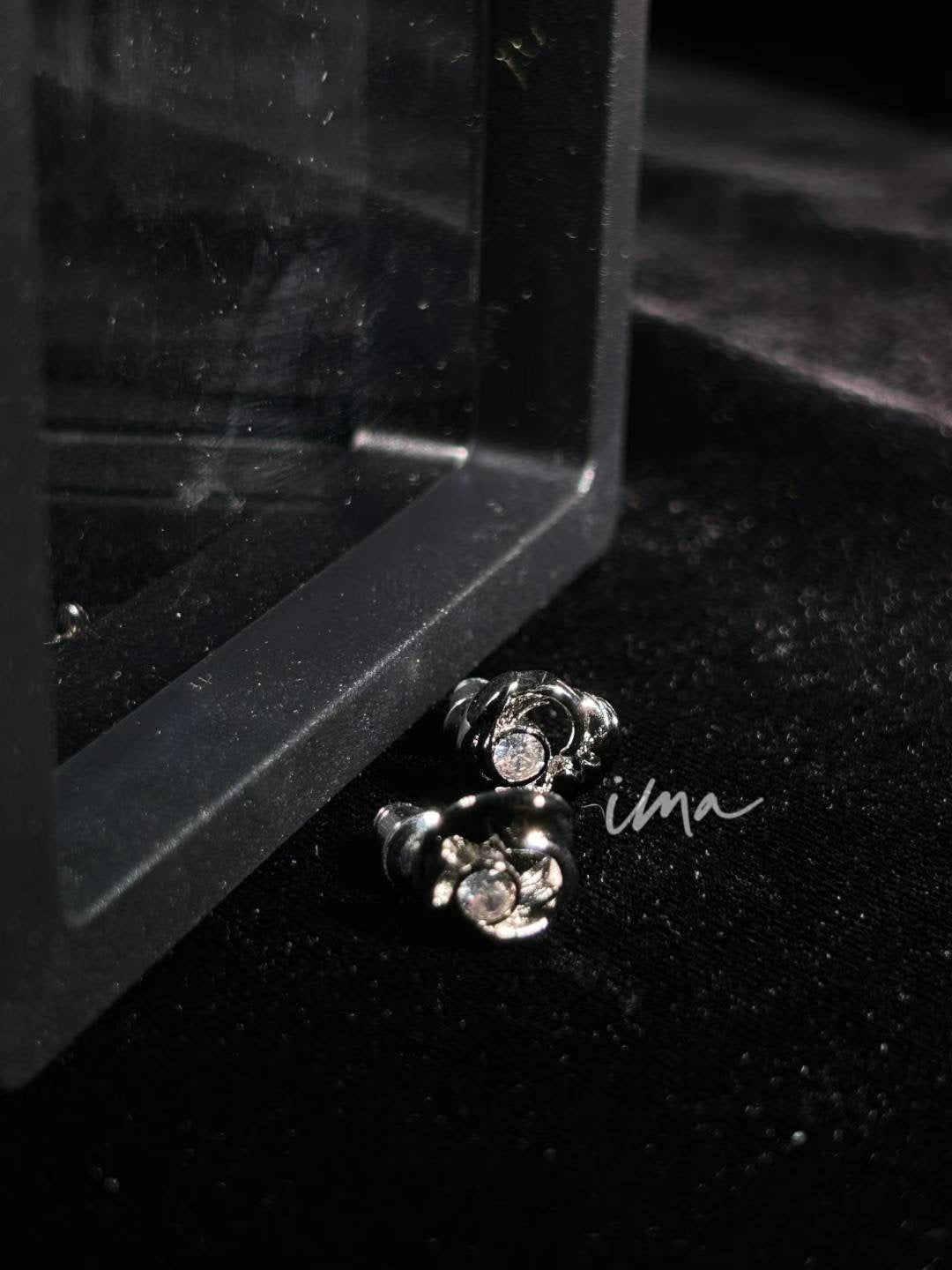 Ink Shadow Set (Stud Earrings and bracelet)