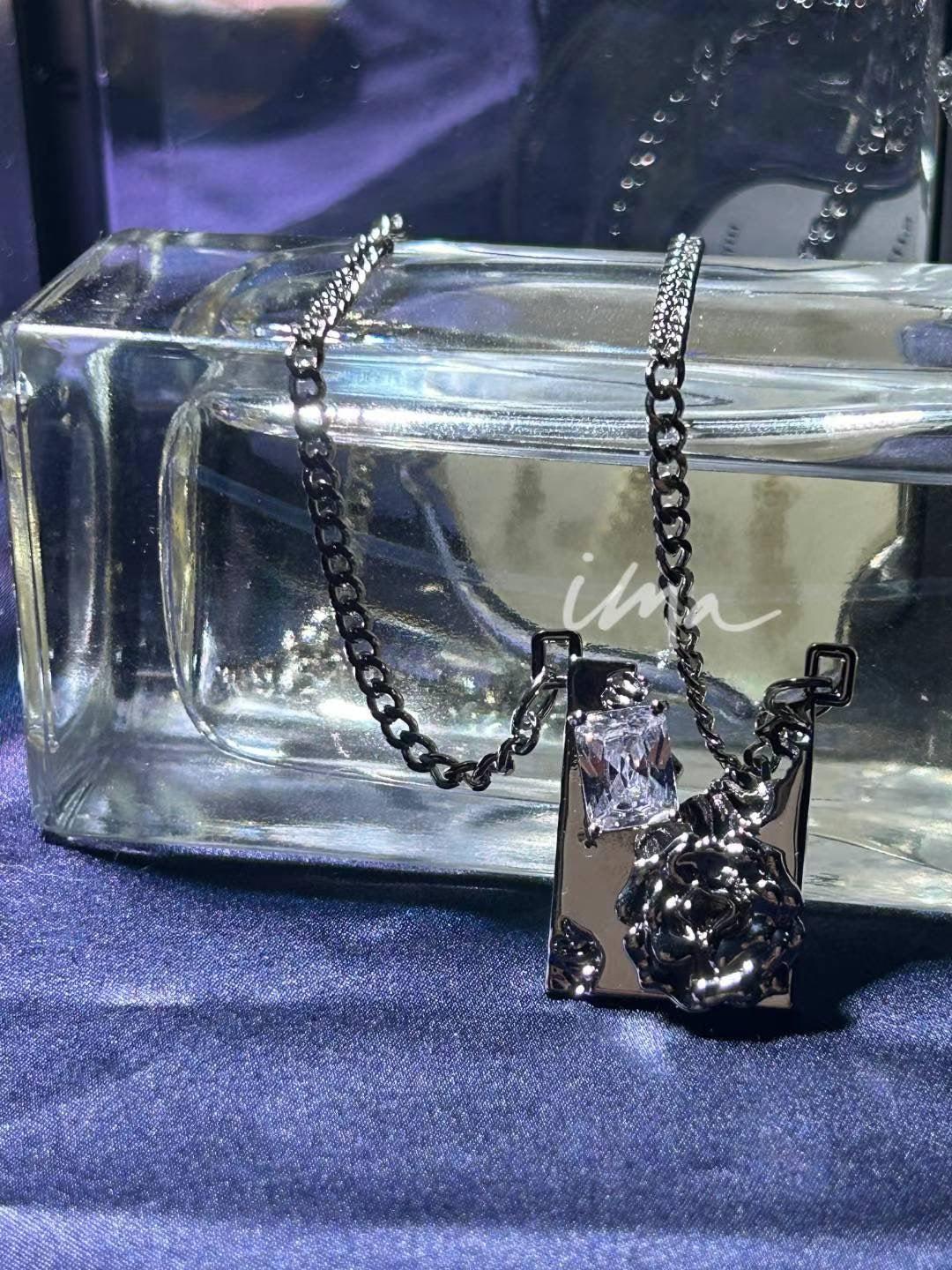 Rose zircon necklace