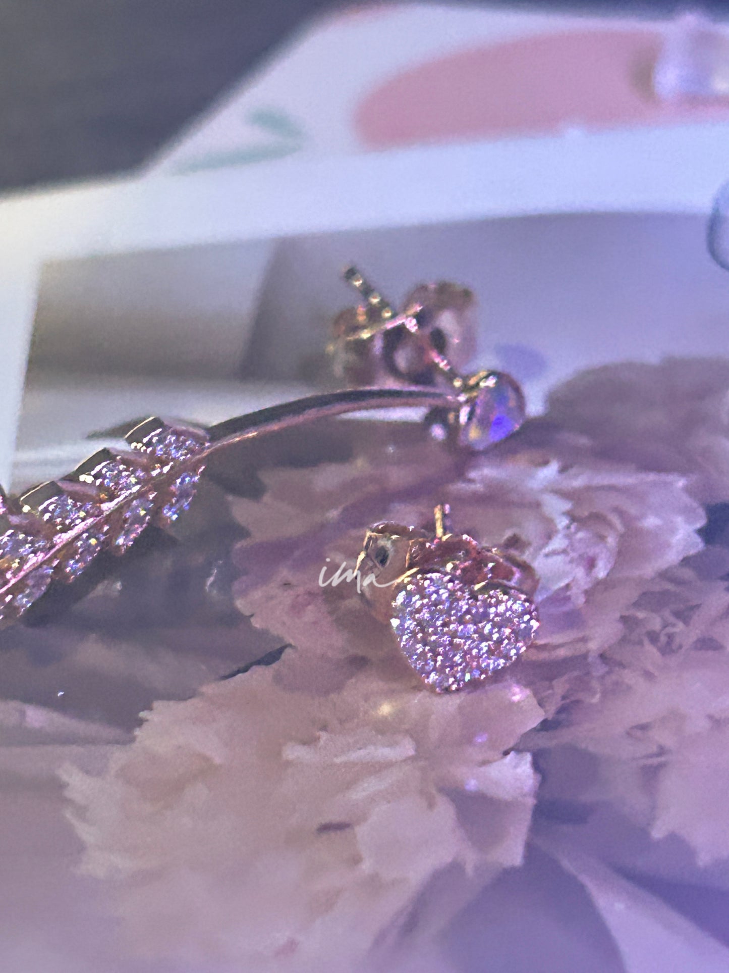 Love Heart Diamond Stud Earrings with Wheat Ear Prongs