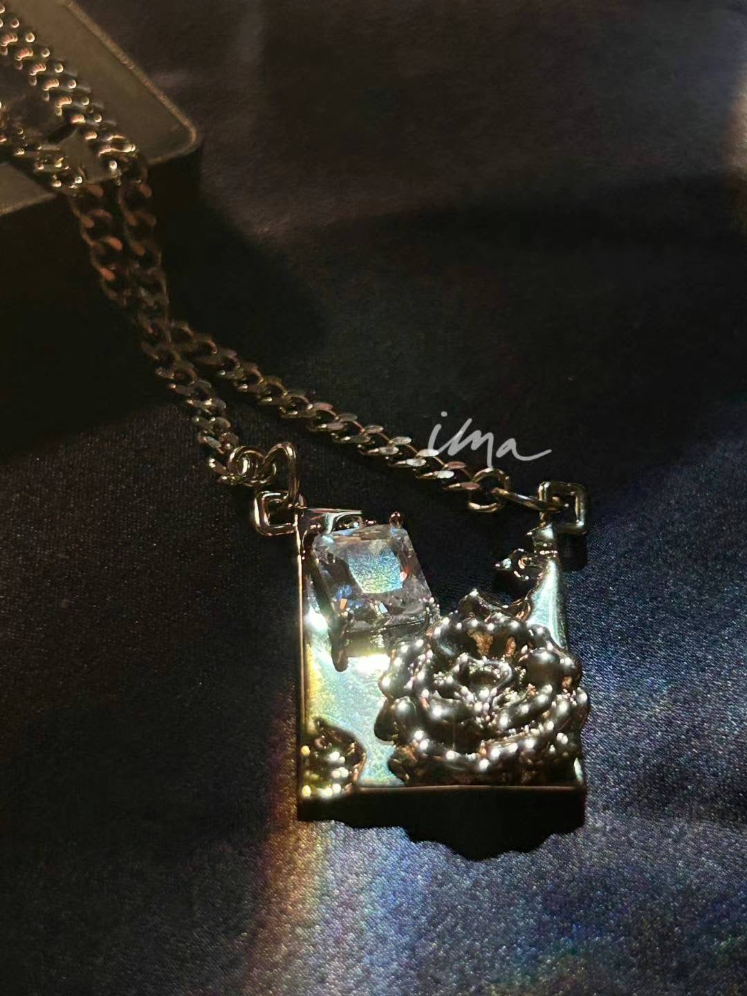 Rose zircon necklace