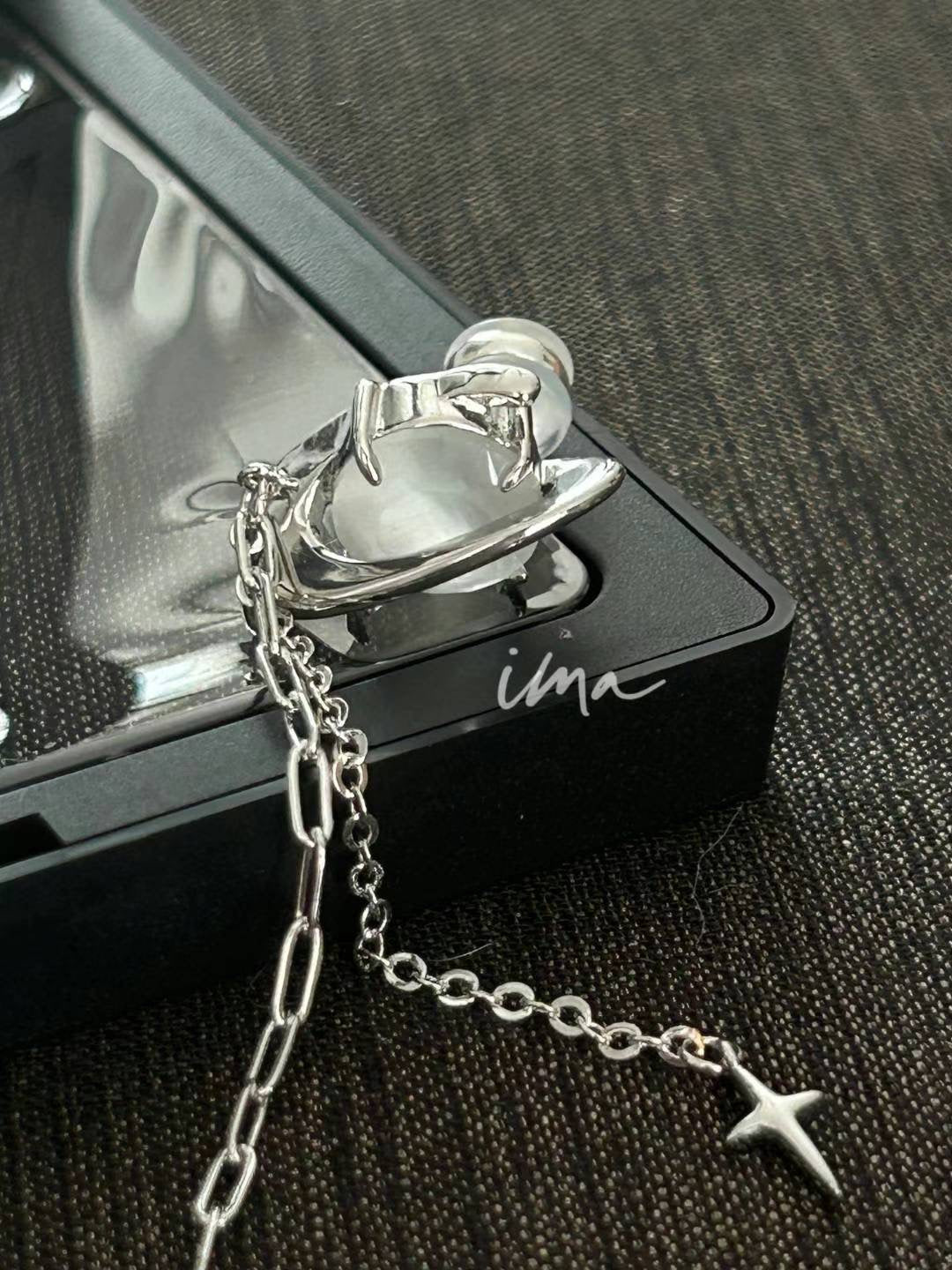 Light luxury Saturn necklace