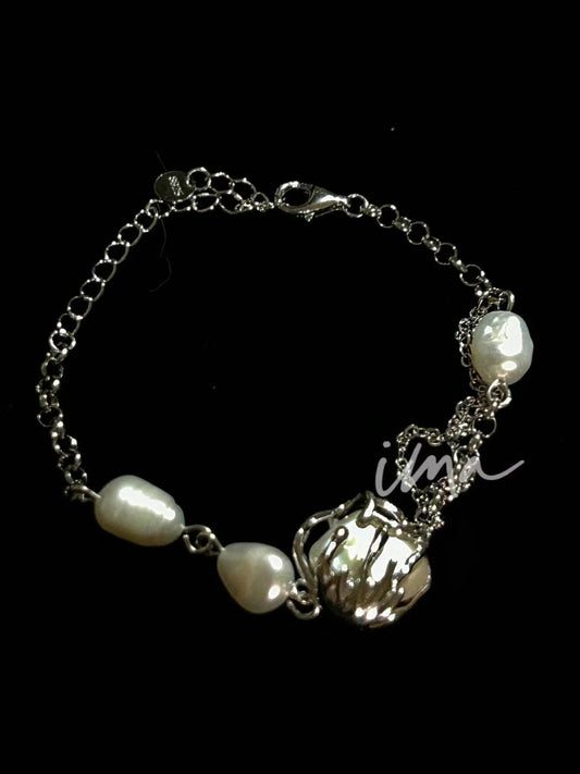 Baroque pearl bracelet