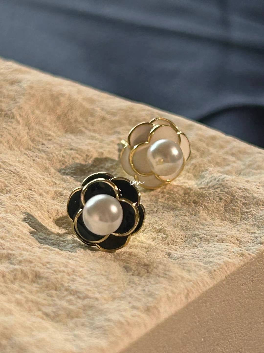 Drop oil Camellia Stud earrings