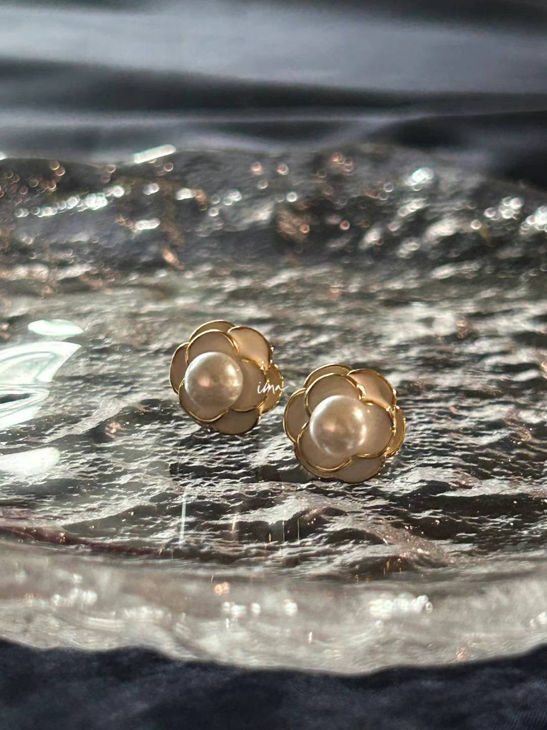 Drop oil Camellia Stud earrings