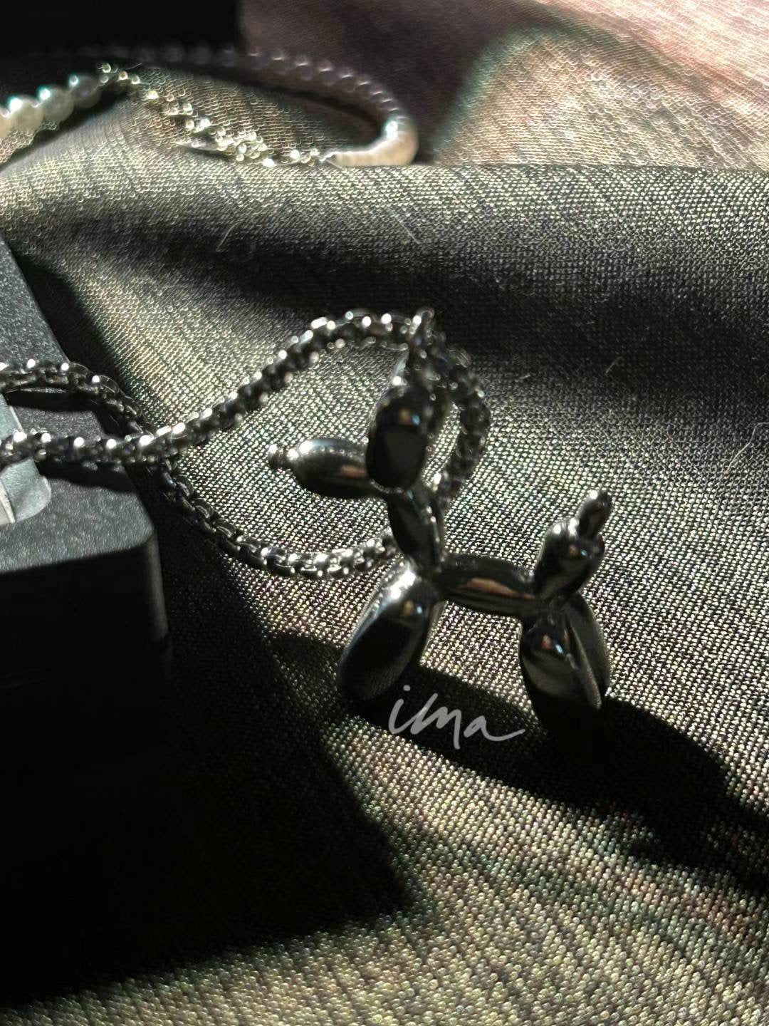 Balloon dog necklace