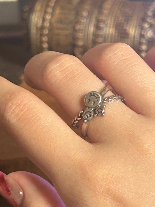 tri smile ring