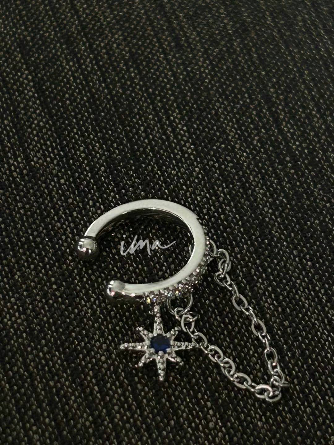 moon and star earring