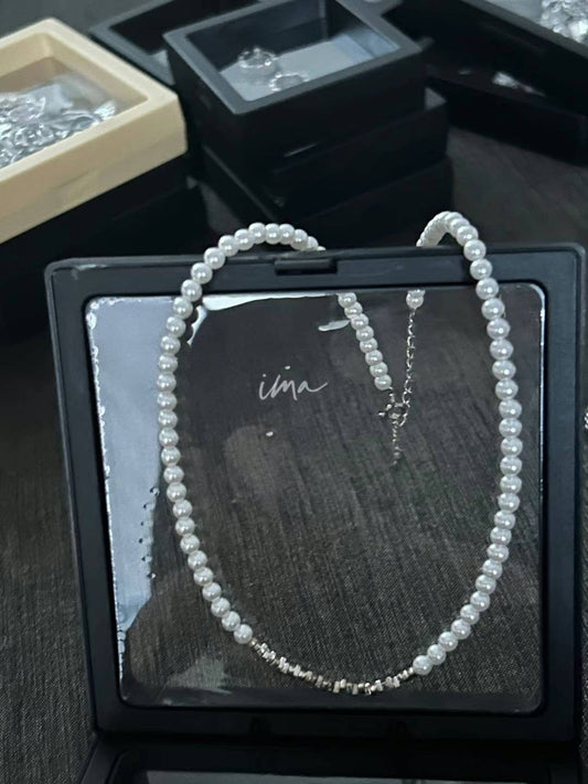 Broken silver pearl collarbone chain